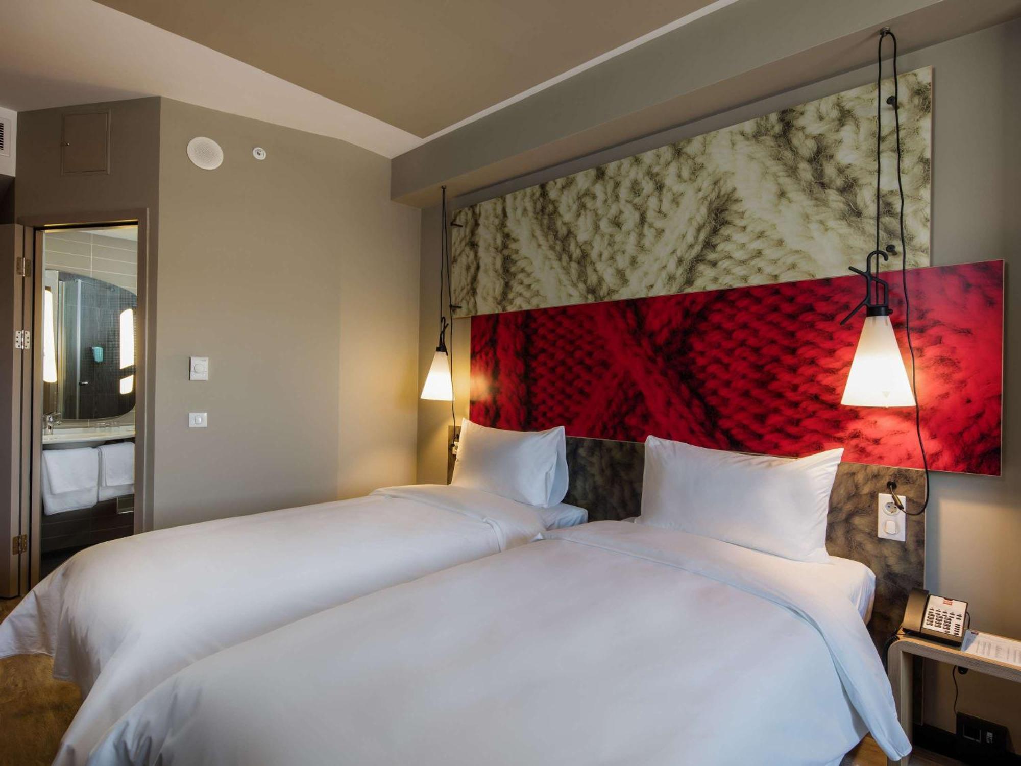 Ibis Istanbul West Hotel Bagian luar foto