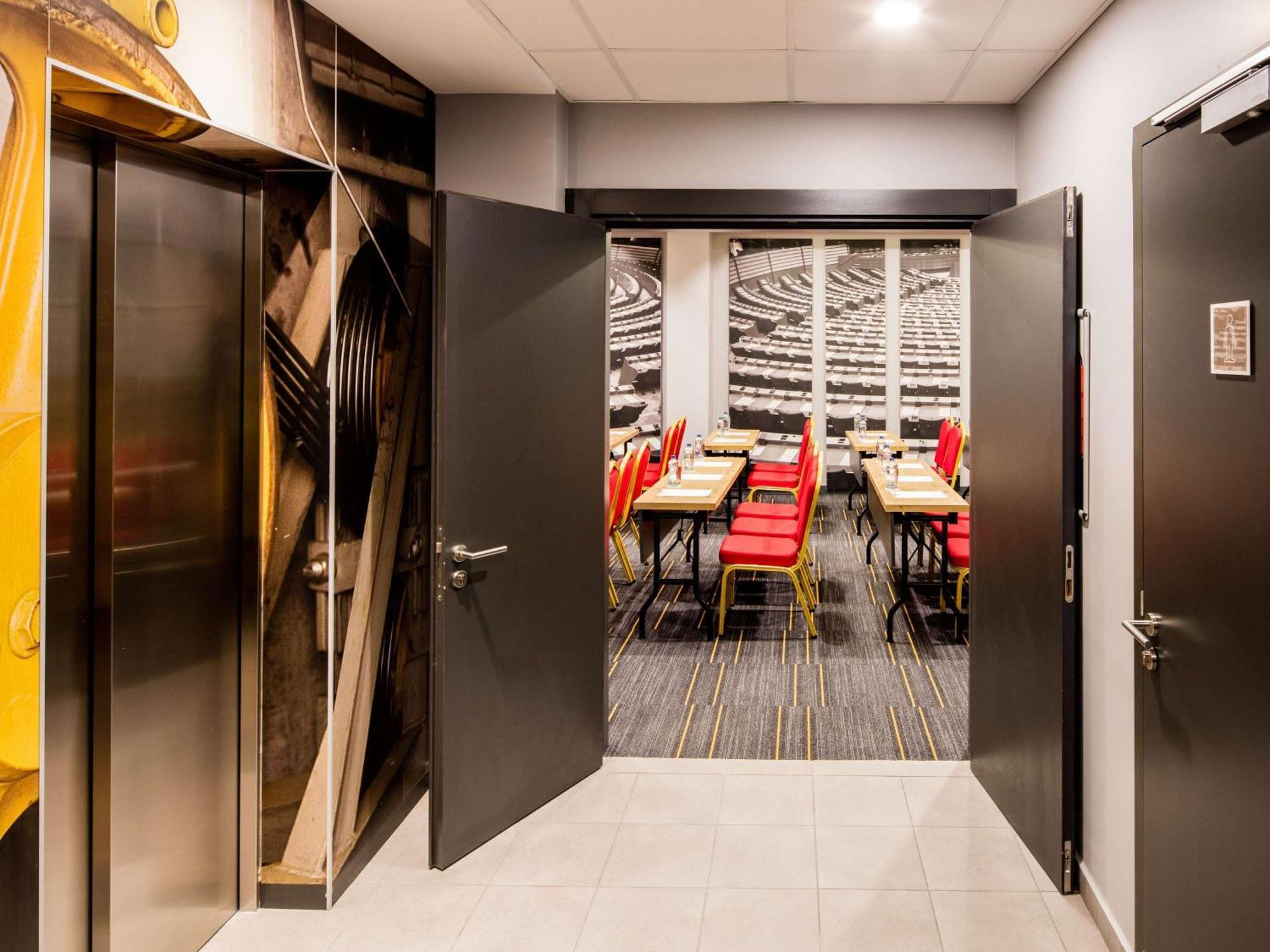 Ibis Istanbul West Hotel Bagian luar foto