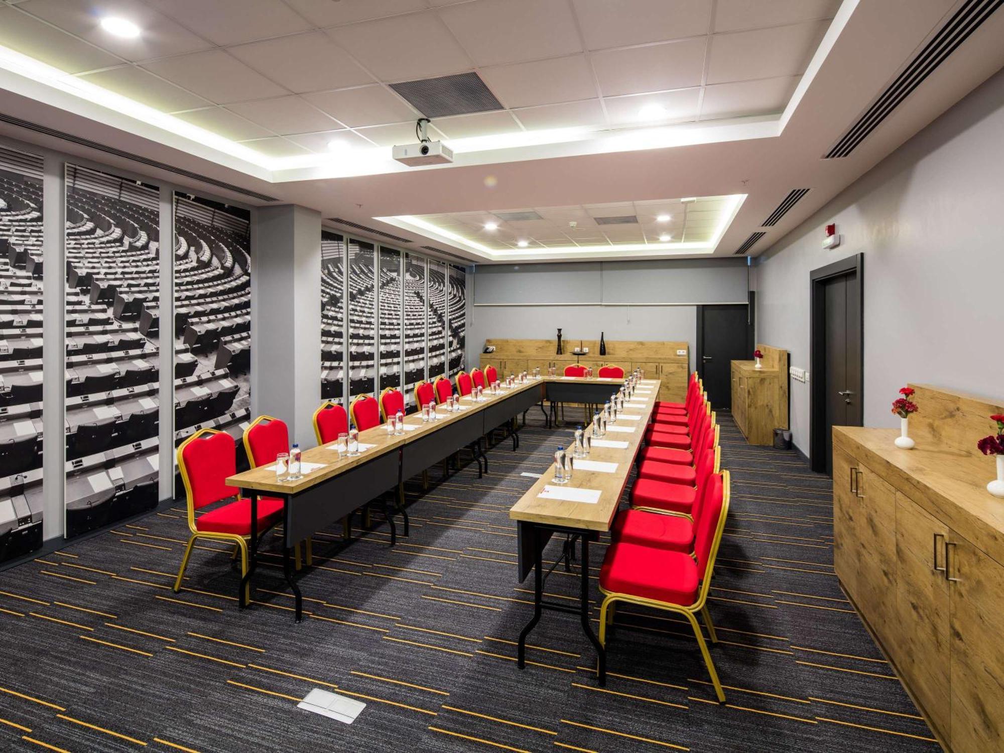 Ibis Istanbul West Hotel Bagian luar foto