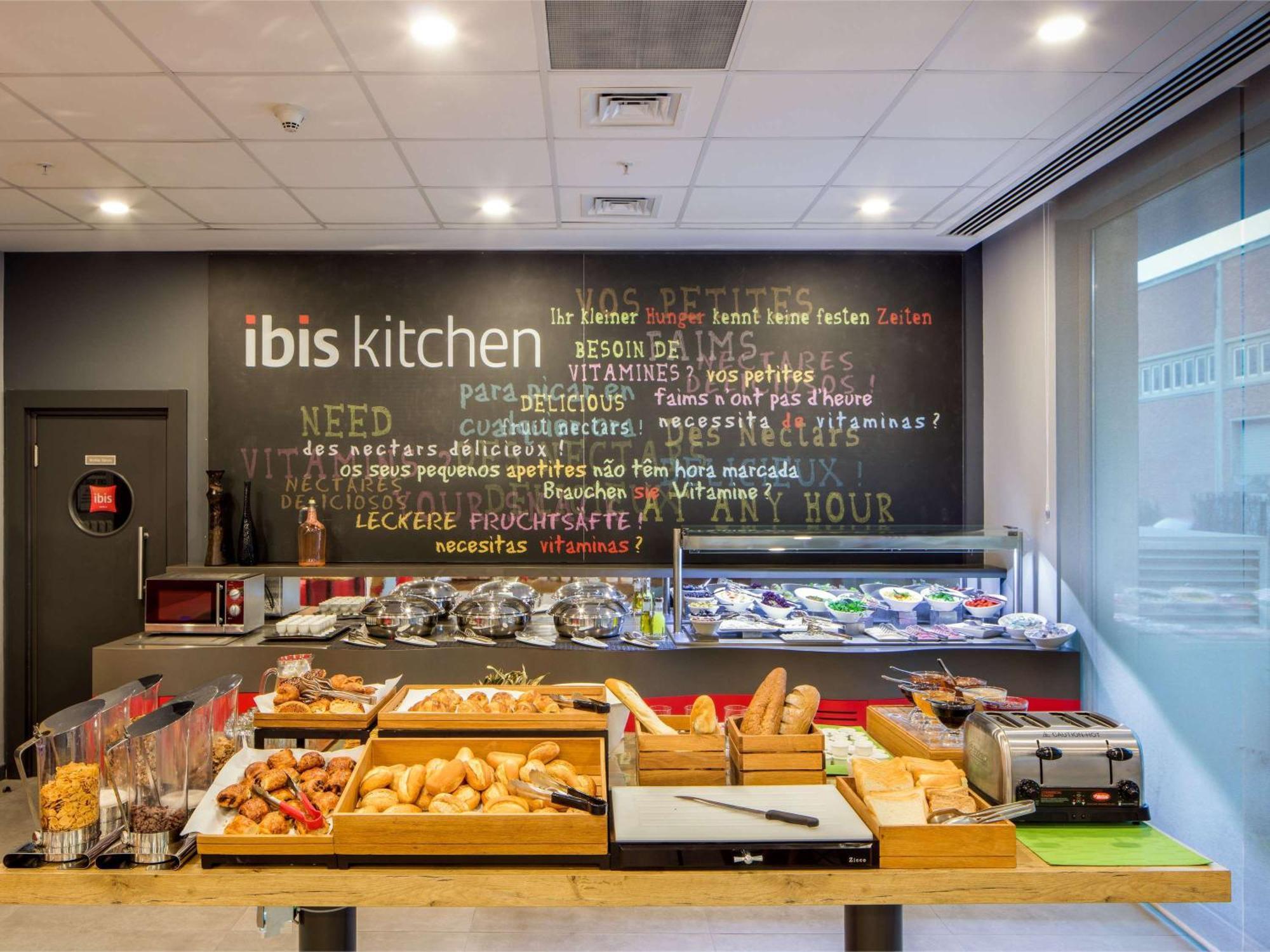 Ibis Istanbul West Hotel Bagian luar foto