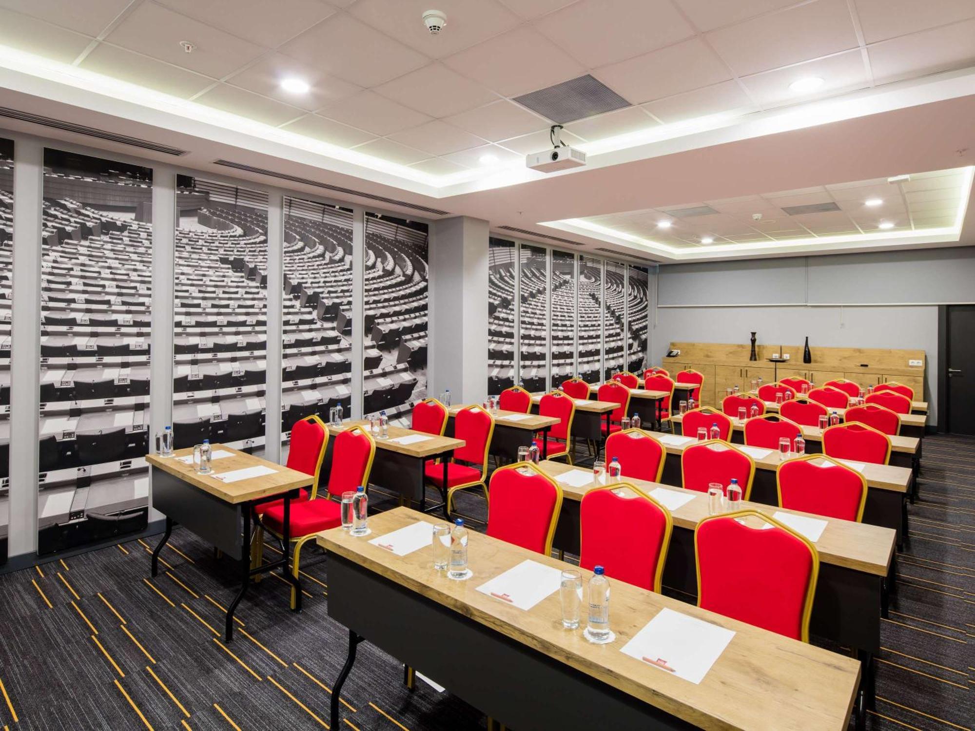 Ibis Istanbul West Hotel Bagian luar foto